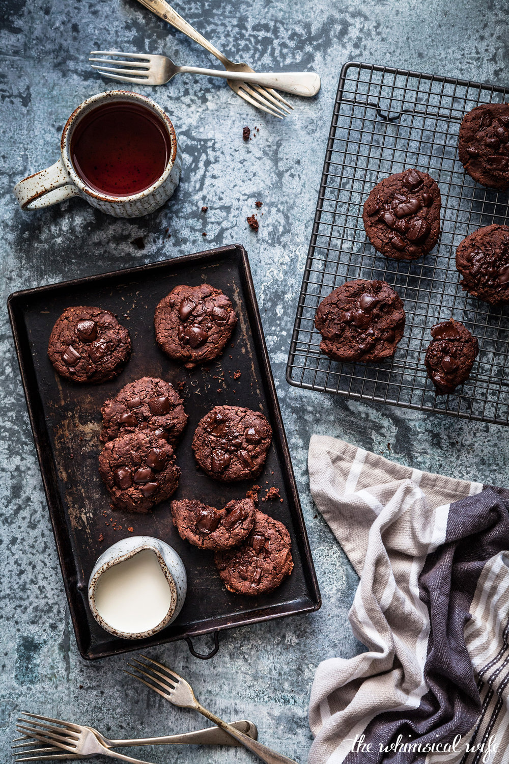 Gooey Vegan Double Choc Chip Peanut Butter Cookies {DF, GF & Vegan} | The Whimsical Wife